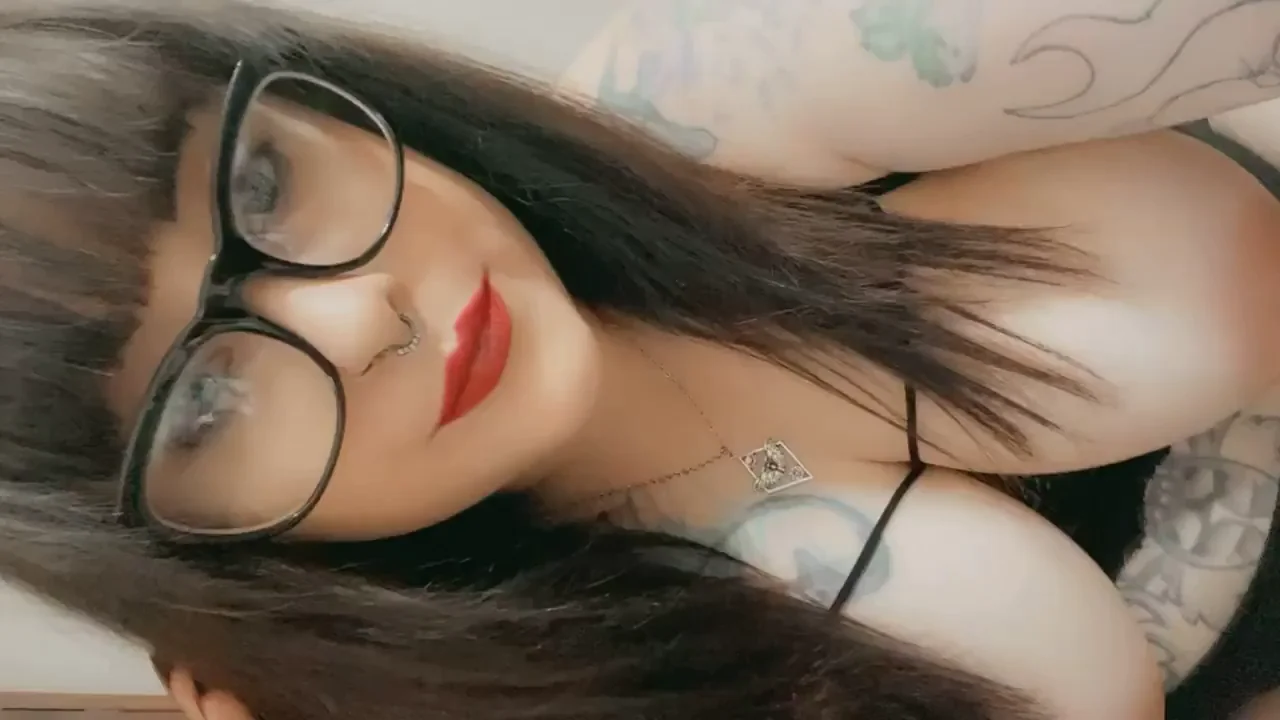 I feel like the glasses make me even more breedable