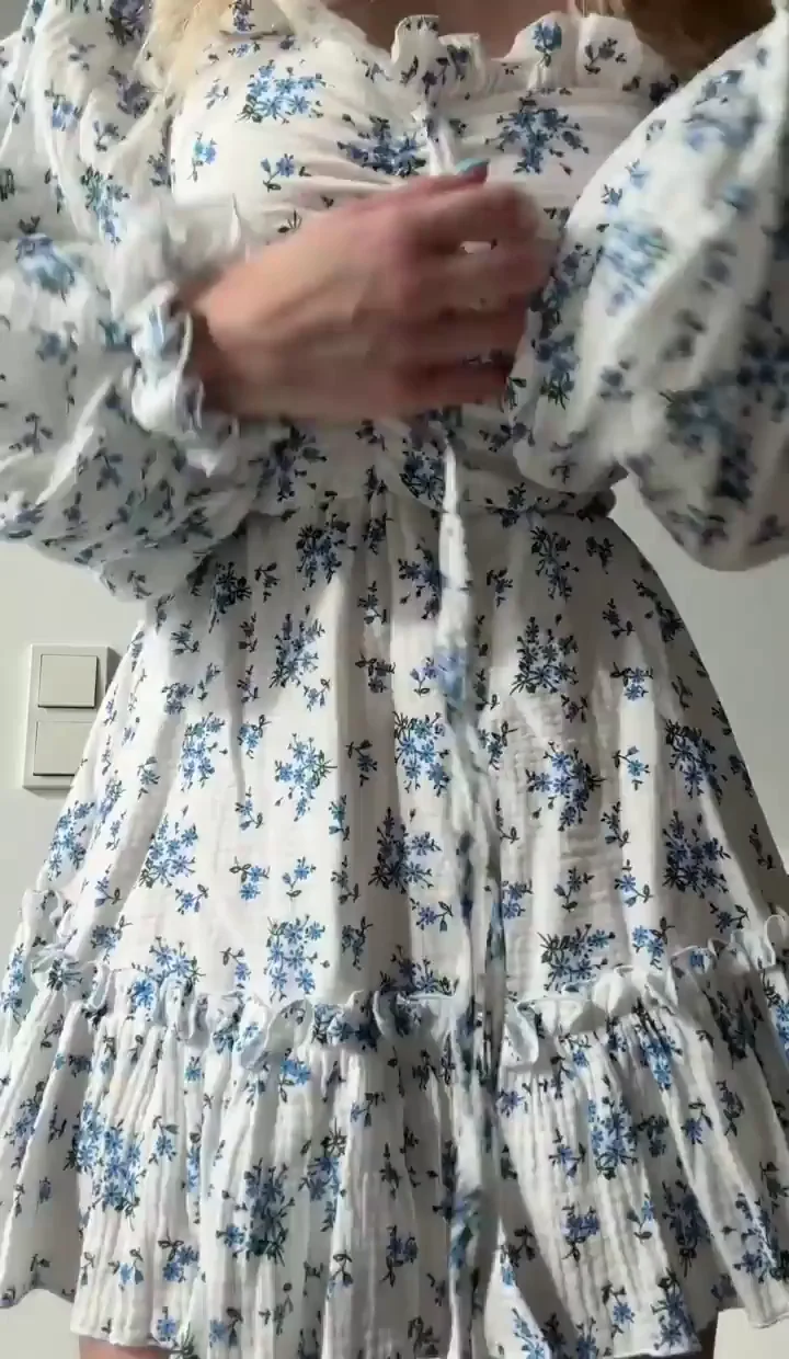 Reveal I like to think that guys at uni can see my boobs on Reddit [Reveal ]
