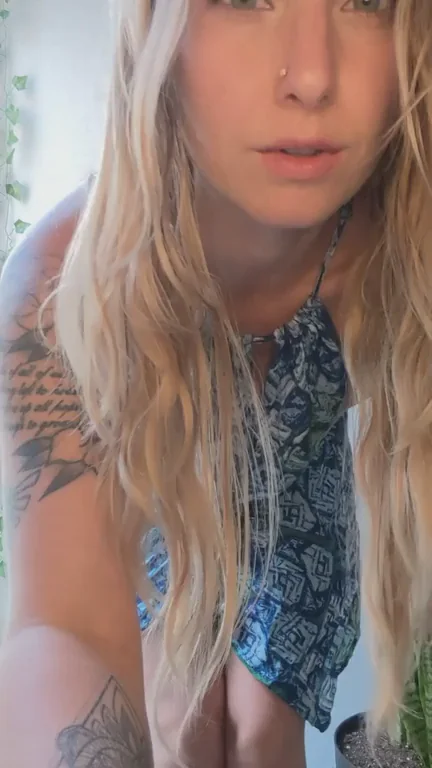 🔥 Fuck Before or After Date? Blonde Slut Strips & Teases Her Juicy Pussy! 💦