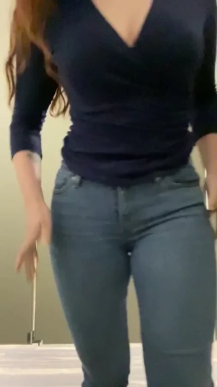 Casual Friday Tease 💋🍑