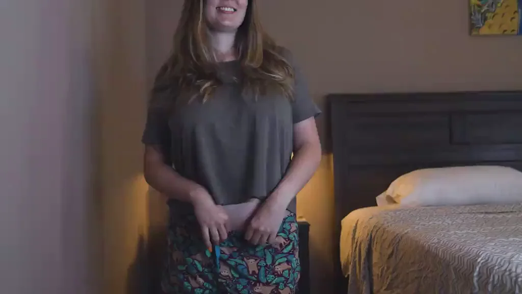 Late Night Titty Drop Bombshell: Massive Jugs Unleashed!