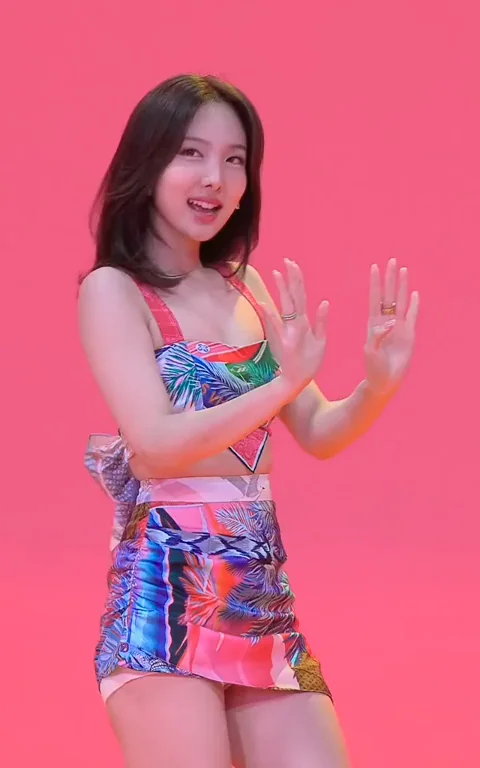 Nayeon’s Slutty K-Pop Dance Tease: Twerking Thicc Thighs in Shiny Micro-Skirt