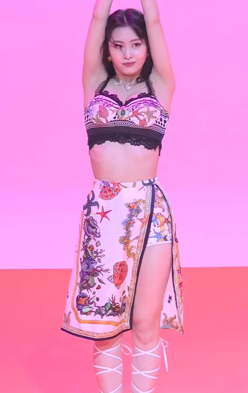 TWICE - Momo