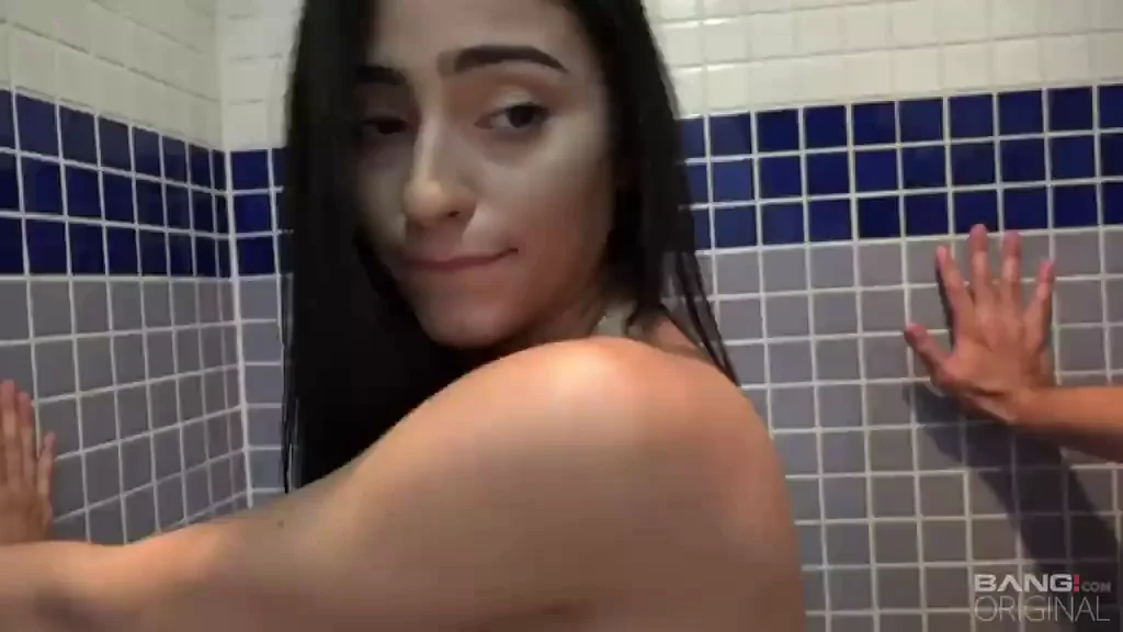 🍑 Yummy PAWG Latina Shower Pound & Cum Blast 💦