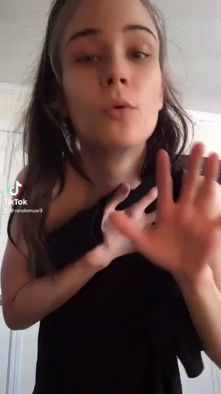 Cap Girl's Teasing Lip Pucker & Hand Flex 😘✋🔥