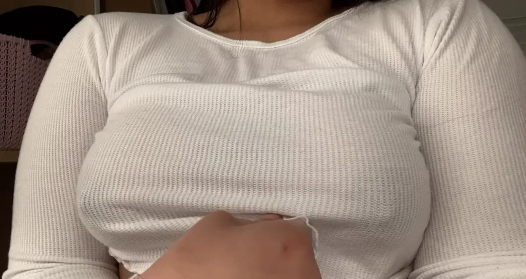 Juicy Latina Titties Tease 😍🍈🍈