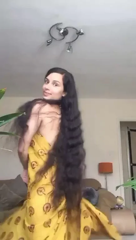 Love This Sexy Yellow Dress? 😈💃🔥