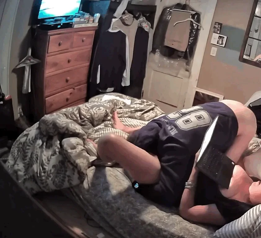 Hubby eating my cunt till I cum.