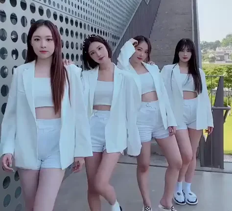 ELRIS - Chaejeong, Bella, Hyeseong & Sohee