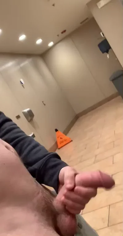 Walk in on me [M]