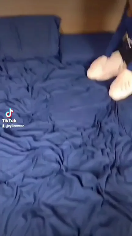 Catgirl Tease on Blue Sheets: Come Get This Slutty Kitty 😻💦