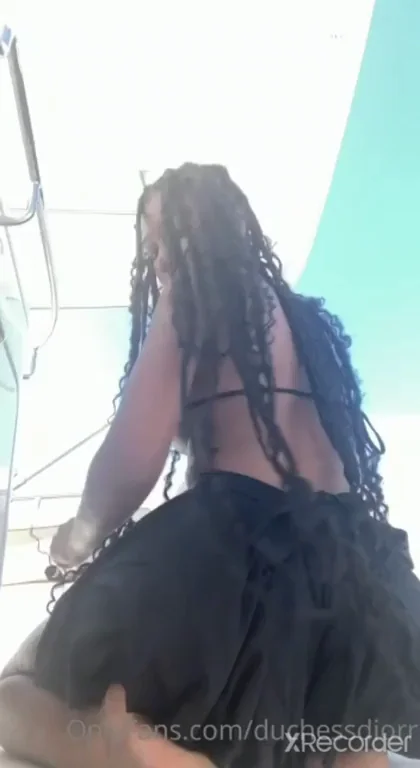 ? CONTENT OF HER IN THE COMMENTS ?