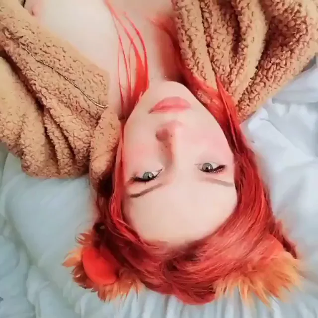 Cute AF Redhead Tease 💋🔥