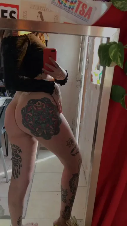 Brunette Slut's Inked Phat Ass Tease 🍑🔥