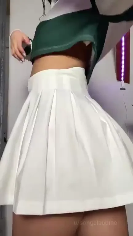 I dedicate this one to all older men who would like to fuck me ?
