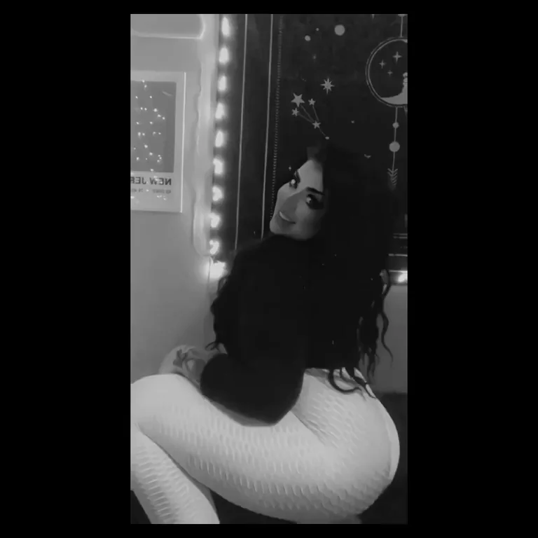 my ass is getting too big for anything but leggings ?