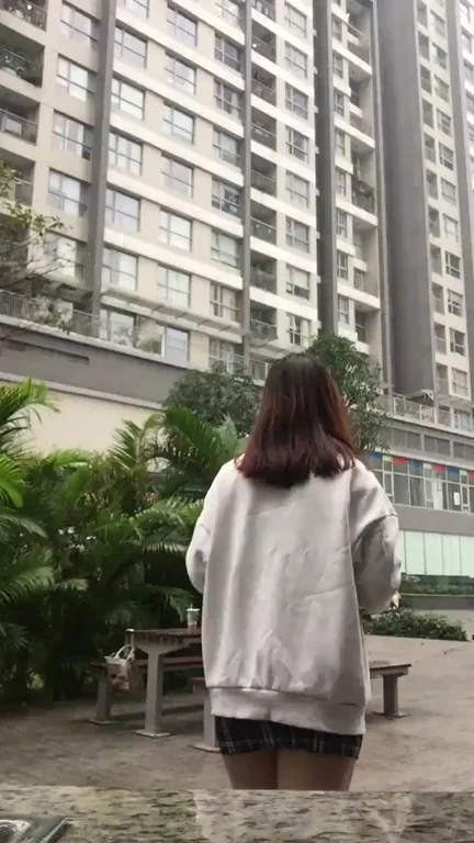 Daily Public Ass Flash Thrill! 😈🍑 (18F Asian Slut) [9s]