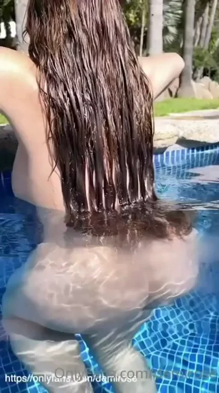 D3M¡ R0S3 HOT ASS LINK IN COMMENTS ???