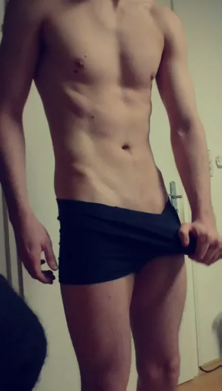 19 [M4A] love to show off my uncut cock
