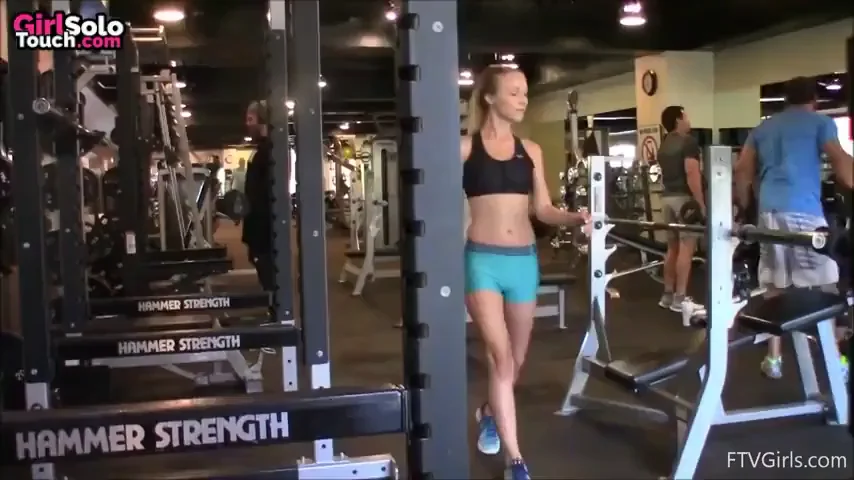 💦 Gym Slut's Naughty Tit Flash 🔥