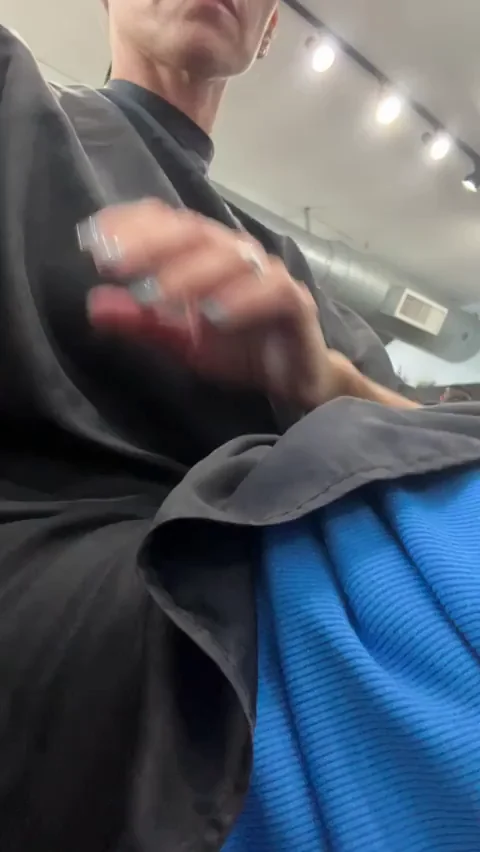 MILF Salon Slit Flash: Hairdo or Pussy Show?