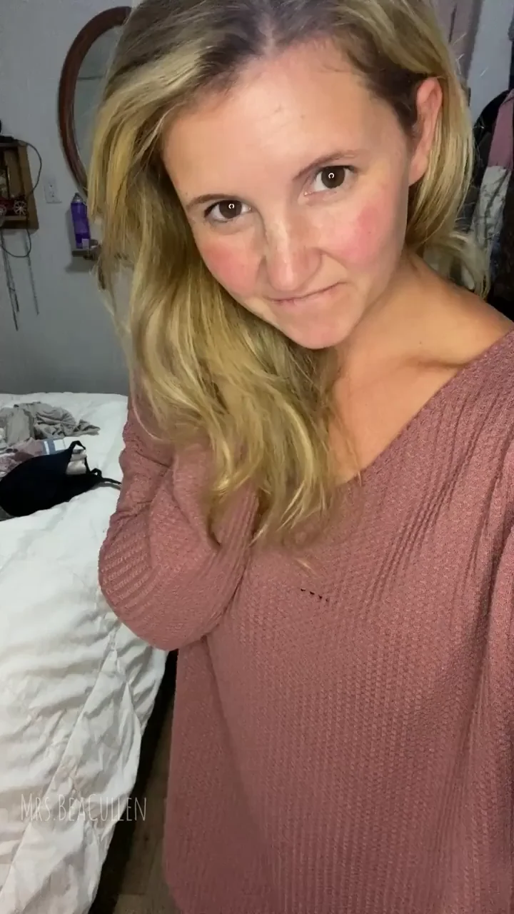 Morning MILF Titties 😍 Wake Up Your Hard Cock 🍆