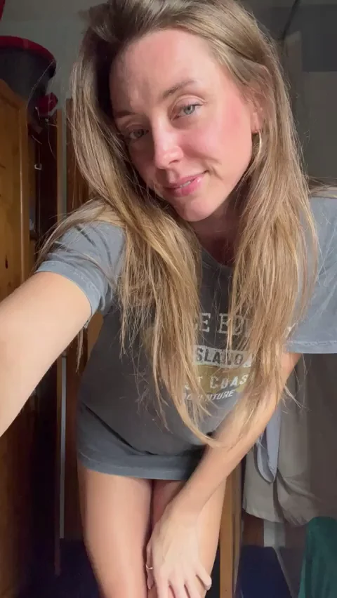 No Pants? No Problem, Petite Slut Teases Bare Ass & Pussy 😈🍑