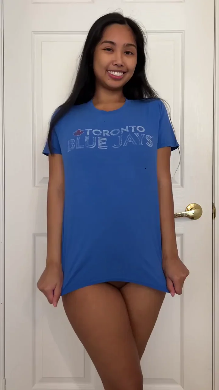 Blue Jays Babe Strips Naked and Twerks Her Juicy Ass to Cheer Up