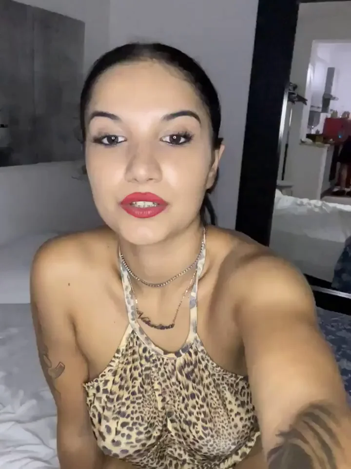 I'm the slutty kind of PAWG who wants to give up this thick ass and pussy
