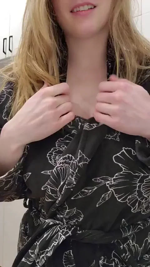 Robe Tease Unleashes My Massive Tits Surprise 😈🍒