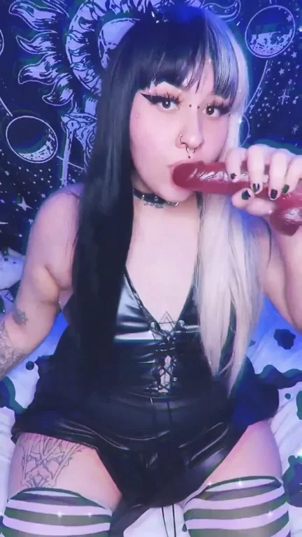 Wanna Play with This Chubby Goth Slut? 🍆💦