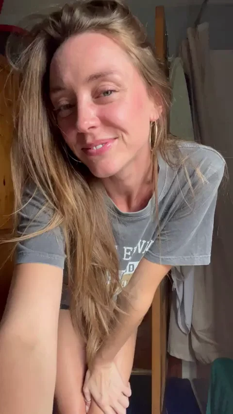 Big t-shirt means no bra