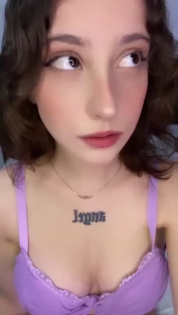 If you're a fan of small 4'11 girls, drop a Y
