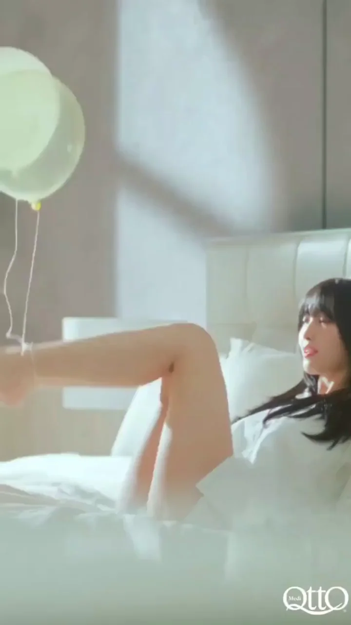 🍑 TWICE Momo's Sexy Bathtub Tease 💦