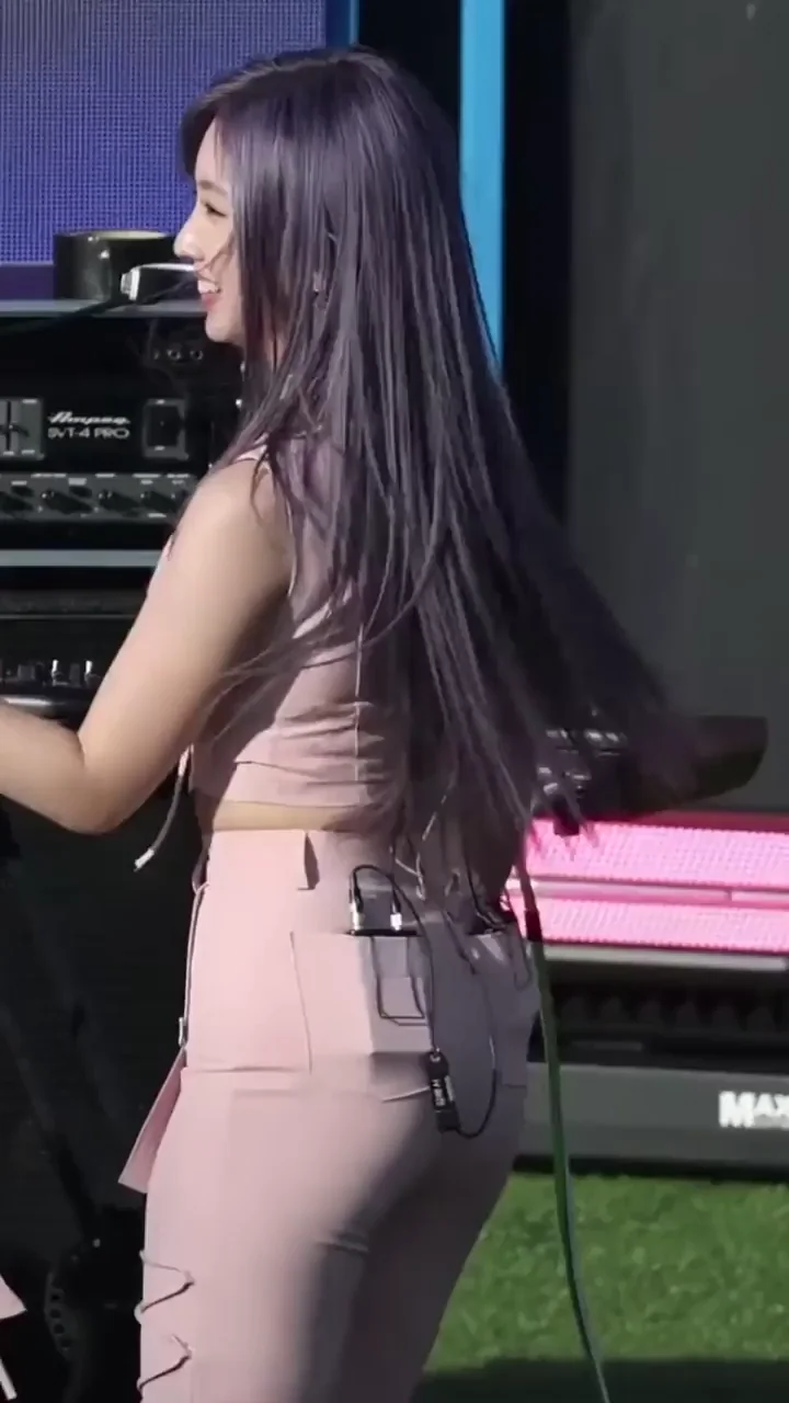 Yeseo from Kep1er Shakes Her Juicy Ass 🍑🔥 Kpop Fap Fuel