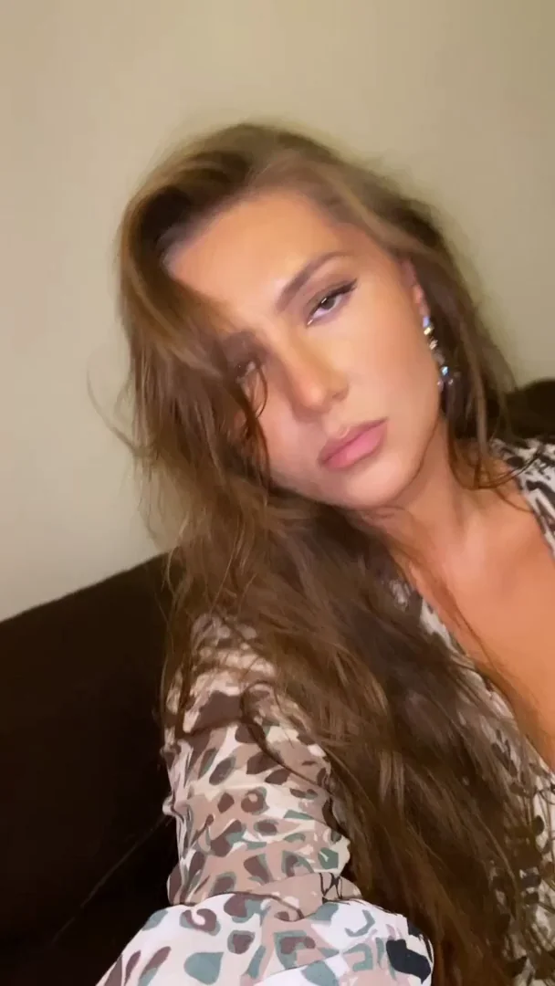Inviting a Lucky Redditor to Cum All Over My Juicy Ass 🍑💦