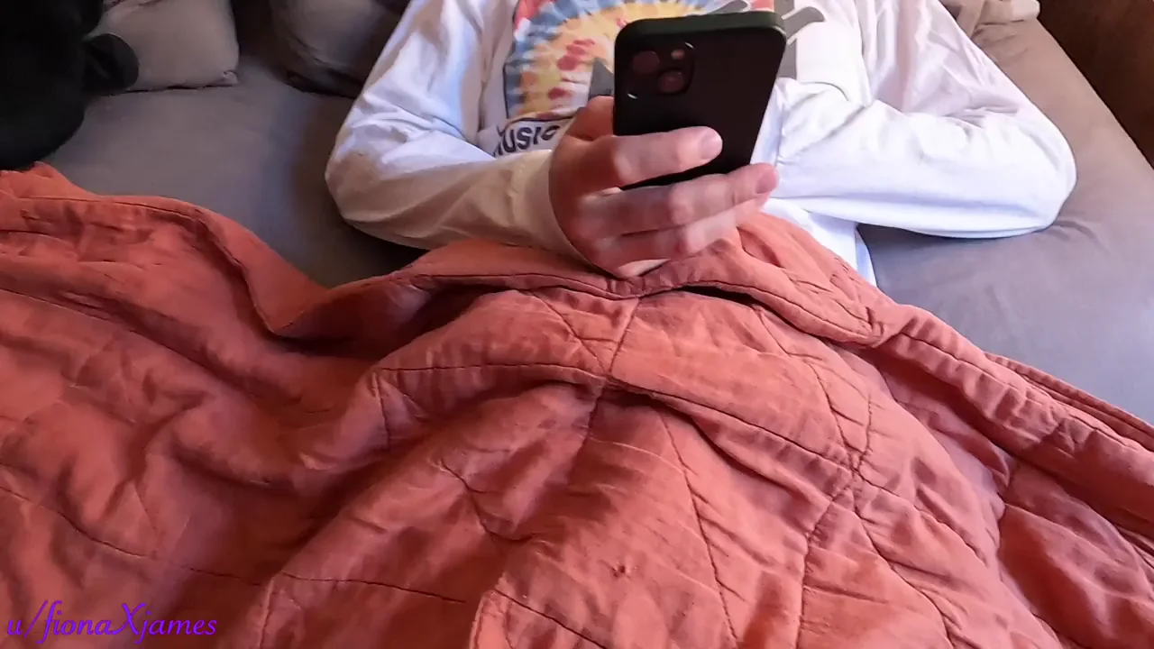 Bored Slut Uses Freeuse Roomie's Fat Cock to Squirt & Cum 😈🍆💦