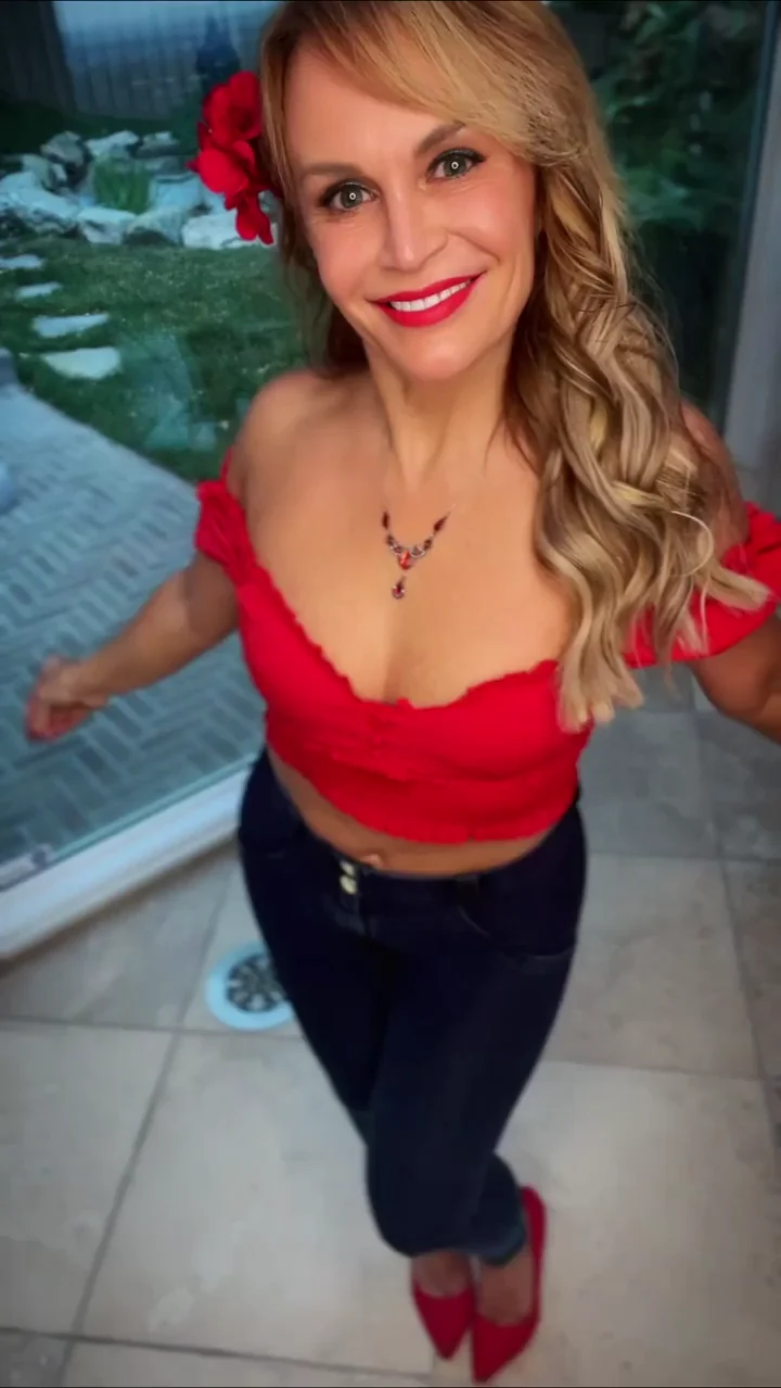 🔥 Aspen Cougar MILF's Slo-Mo Jean Dance & Titty Reveal Tease 💋🌹