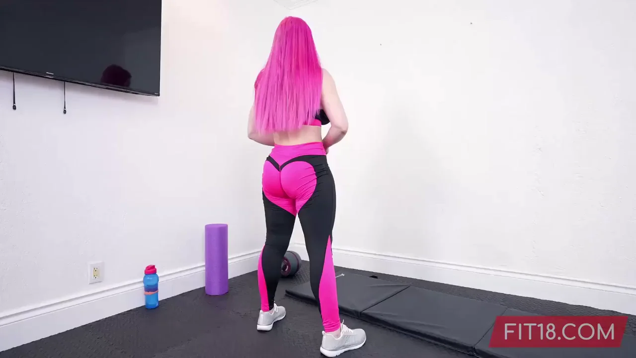 Lily Lou - Wild Hair Big Breasts And A Lot of Fun At The Gym
