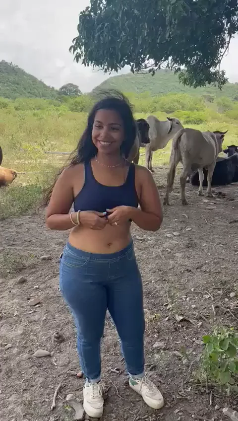🌾 First Black Farmer Babe Teasin' Her Juicy Curves in the Fields 🔥