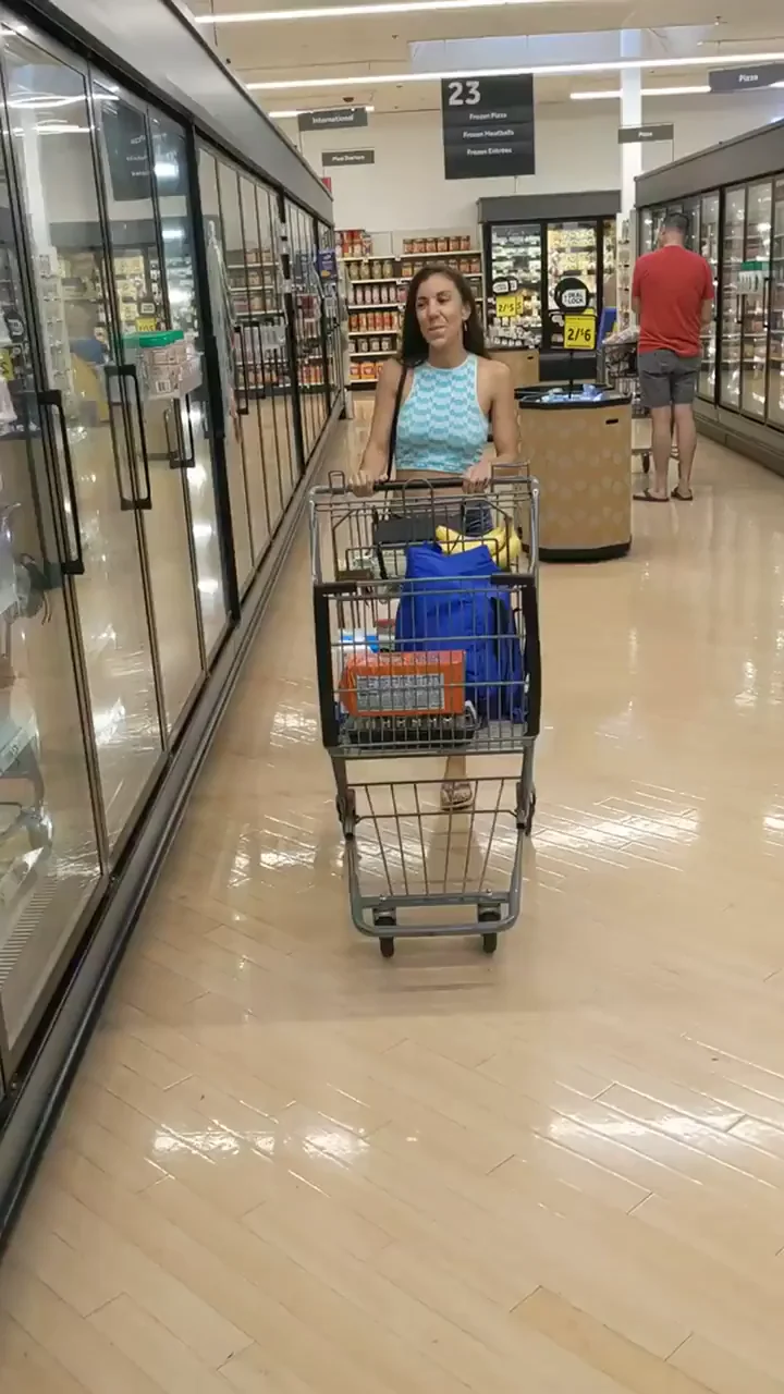 🛒 Slutty Tits Flash at Grocery Store 😈