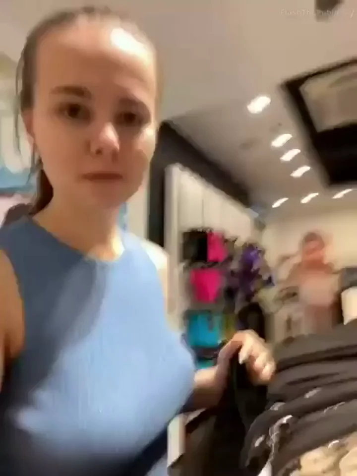 Workslut Flashes Her Juicy Natural Tits 😈🍒