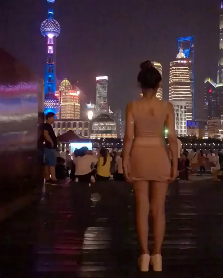 Petite Slut Steals the Shanghai Spotlight – Wrong Show, Boner Right!