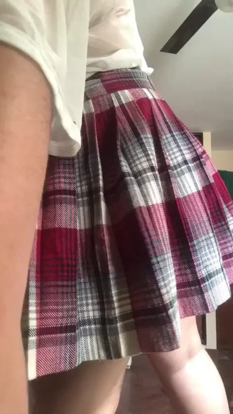 Short-Haired Brunette Slut's Massive Ass Twerk in Plaid Skirt 😈🍑🥵