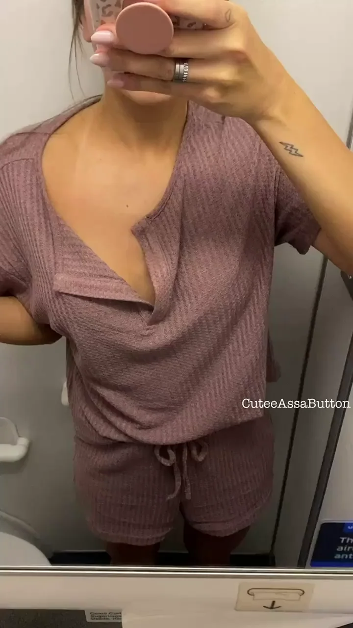 We should totally join the mile high club 🤤—âœˆï¸