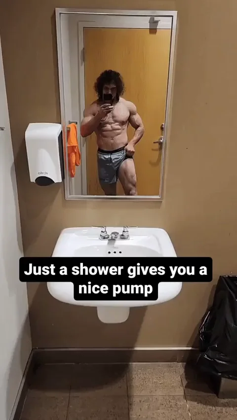 Little post shower posing[M]