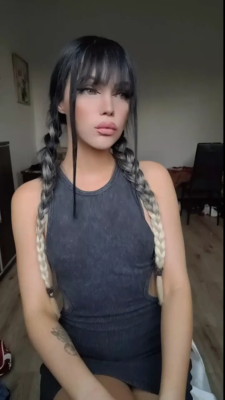 My pussy wants it so bad its moving on its own