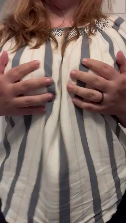 Sometimes I really love revealing my MILF tits from under baggy "mom clothes"
