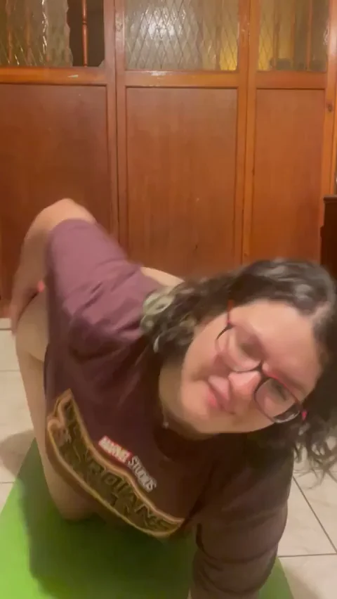 Nerdy Glasses Girl Wants to Watch Guardians While Teasing Her Juicy Ass 🍑🦸‍♀️