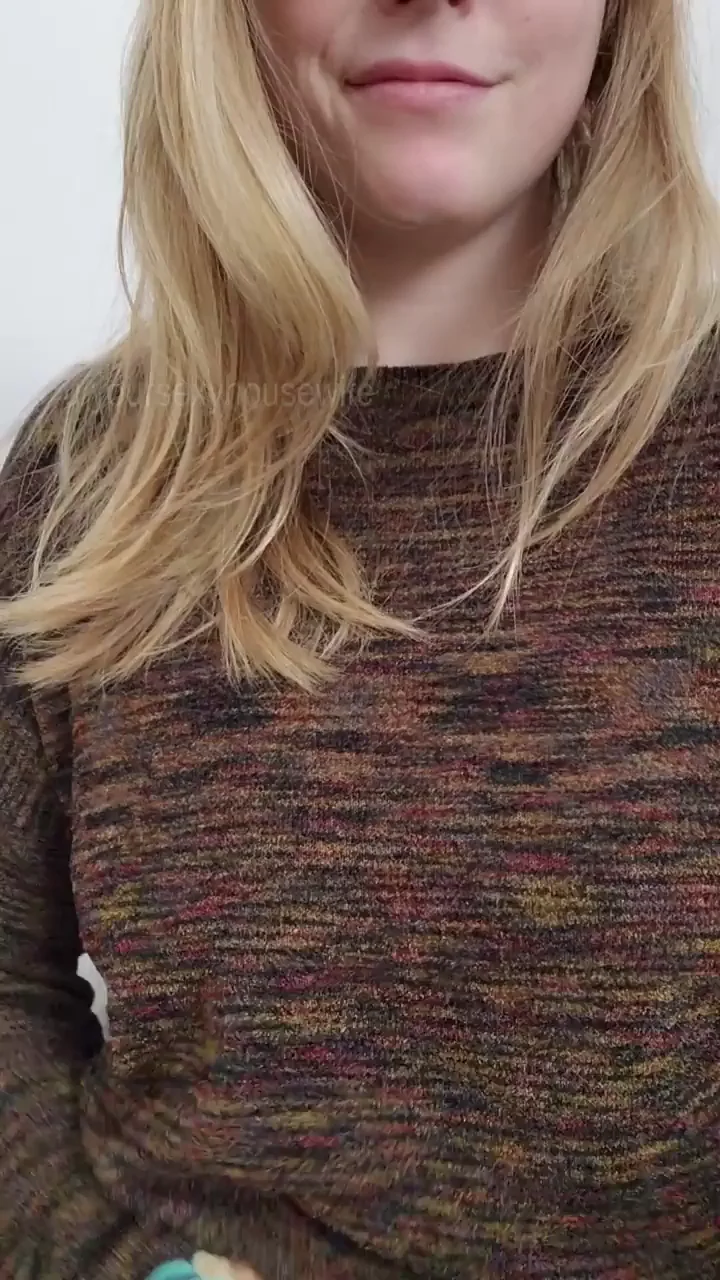 🔥 Busty Blonde MILF Drops Massive Titties from Nursing Bra! 🍈🍈